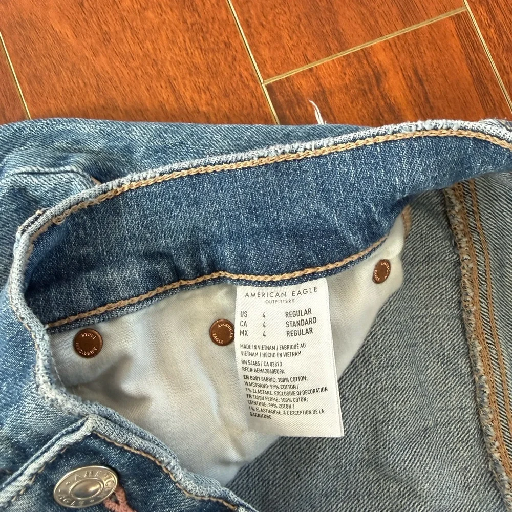 American Eagle Outfitters Relaxed Ripped Blue Jeans - Picture 3 of 3